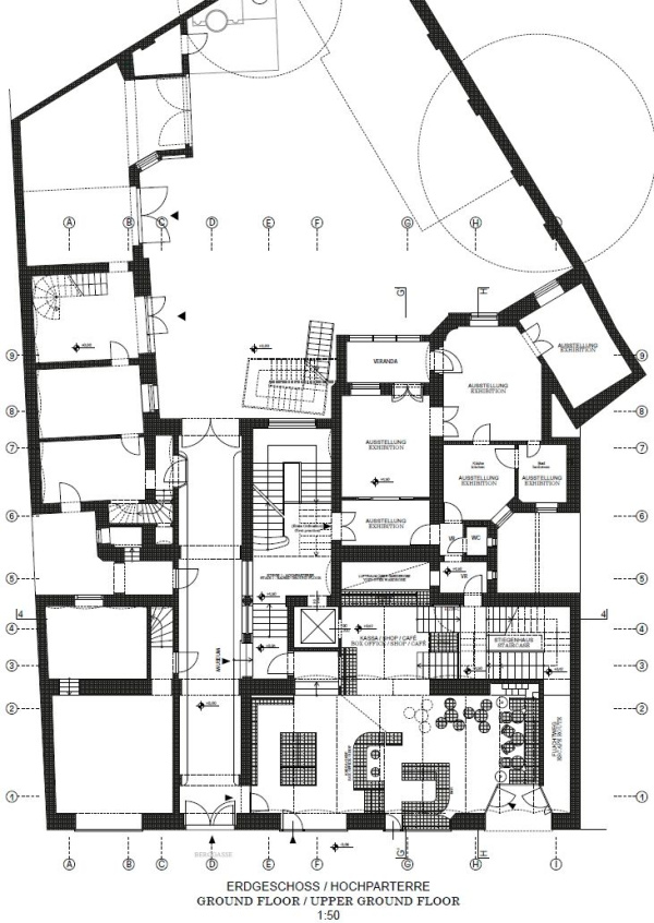 On the ground floor there is the ticket desk, the shop and the café. Freud’s first practice on the upper ground floor exhibits the museum’s conceptual art collection.